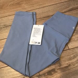 BNWT Align II 23 inch crop, Chambray, Size 4